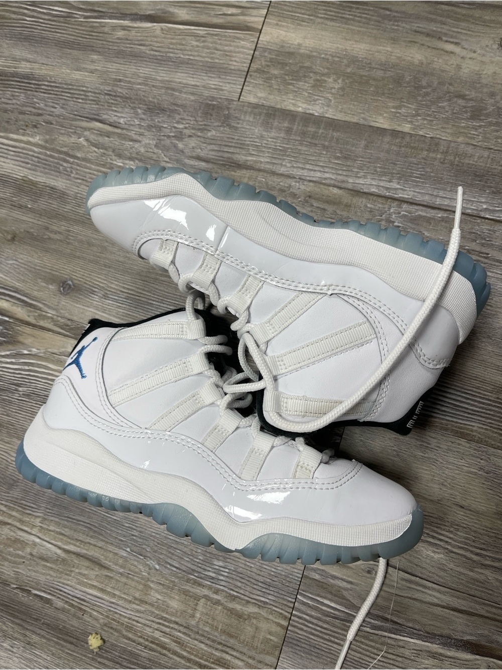 Jordan Kids White and Ice Blue Retro High-Top Sneakers